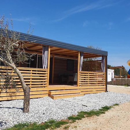 Mobile Homes Karlo & Dino Pula Bilik gambar