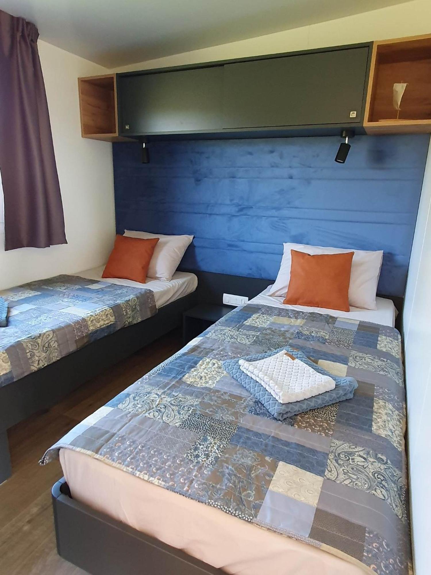 Mobile Homes Karlo & Dino Pula Bilik gambar