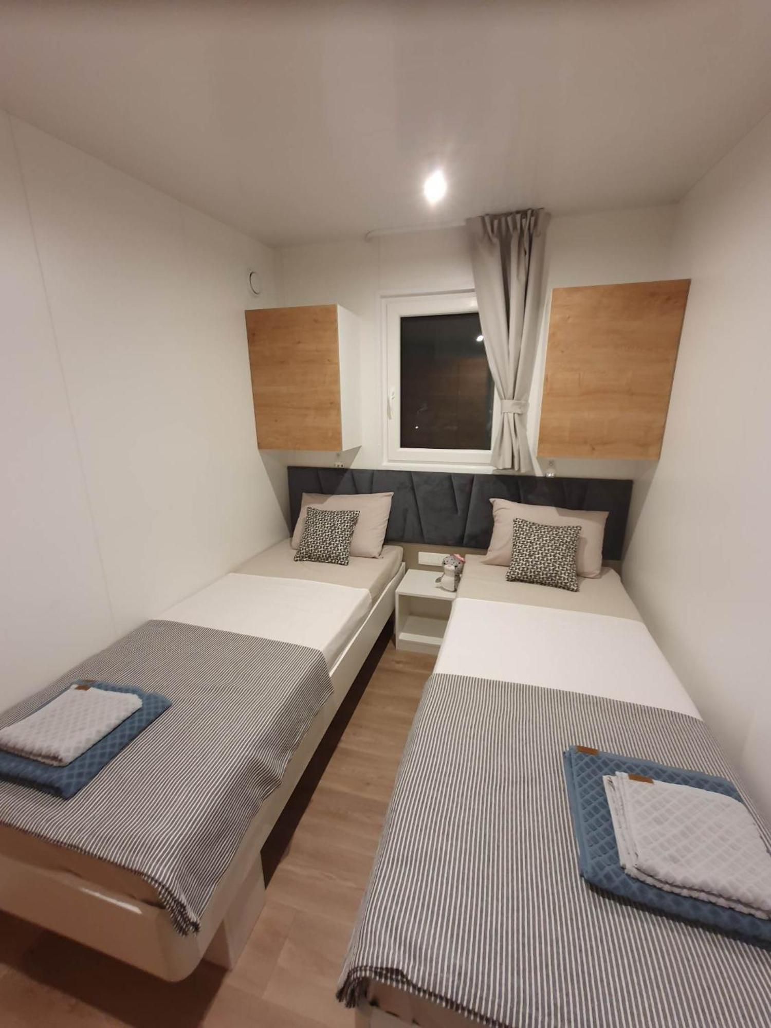 Mobile Homes Karlo & Dino Pula Bilik gambar